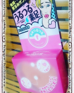 秋冬はブーツを履く日が多いから足が蒸れます🙌💧ニオイも気になるし、足の角質もケアしたいから#足裏つるつるスクラブソープ 　使ってみました✴️ハート型の石けんが　洗いにくいかかと、くるぶしに…のInstagram画像