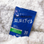 以前ご紹介した、#血圧が高めの方の血圧を下げる機能性表示食品 #血圧ケア を実父にプレゼントし、飲み出して2週間以上たちました。年末年始に実家に帰省した際に血圧をチェックしましたよ！ …のInstagram画像