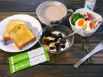 *自家製R-1ヨーグルトに黒糖抹茶青汁寒天ジュレと青大豆のきな粉と黒豆をトッピング食前に食べて急激な血糖値の上昇を防止を心がけています。おせちを食べ終わり新たに炊飯器で煮た黒豆は甘…のInstagram画像