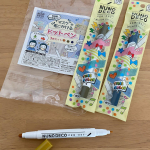 ペンで絵が描けるのはいいね⸜(๑⃙⃘'ᗜ'๑⃙⃘)⸝💓・今まで布に描けるクレヨンだったから太めだったけど、描きにくかったけど、こちらは細い方と太めのドット付き！！！！小さな絵も描ける🖼…のInstagram画像