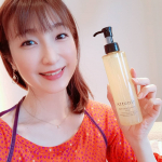 【大人が使いたいオイルクレンジング。納得のベスコス受賞品】するっとメイクが落とせてお肌への負担が少ないので、リピ中❤️最初はオイルクレンジングって乾燥するのでは？と思ったけれど…のInstagram画像
