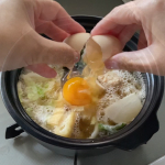 *今日のランチはキンレイ u0040kinrei_fan のお水がいらない鍋焼きうどん。 外食自粛のため、お出かけから帰って速攻昼食作り。お鍋に入れて火にかけるだけ。これ、美味しいしホ…のInstagram画像