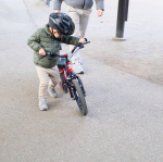 息子が自転車デビュー！🙌﻿﻿ついに三輪から二輪の乗り物に😁﻿﻿﻿1歳のときから毎年 @dbike_official の乗り物を﻿﻿年齢に合わせて使わせていただいています❤️…のInstagram画像