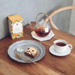 いつかのおやつ。ドライフルーツたっぷりのパウンドケーキと美味しい紅茶。#cocoronedays #instafood #暮らし  #instagramjapan #おうち時間 #igersj…のInstagram画像