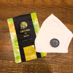 相棒はハリネズミ🦔AROMA de mask😷🍊当たり前になったマスク生活だからこそ気持ちよく快適に過ごしたい🙂マスクに1枚貼るだけでベルガモットやハーブの香りが息苦…のInstagram画像