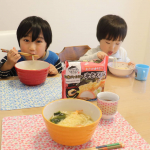 キンレイ様🎶海老天うどんを4袋頂きましたので早速🍽海老天うどん実家いたときに作ってくれてよく食べてたけど今は自分の家族と食べれる幸せ🥰🥰しかも鍋入れるだけ簡…のInstagram画像