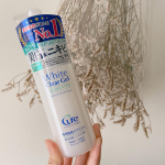 キュアのホワイトクリアジェル✨洗顔の後に使ってマッサージして洗い流してから化粧水を付けます✨週2回を目安に使うことで効果が出るそうです✨角質ケアで美白対策とニキビ予防になります✨…のInstagram画像