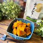 *北海道から届いたかぼちゃで煮物を作りました。手を抜かずちゃんととったお出汁に本みりんとおいしい砂糖、醤油少々で炊きました。ほくほくの美味しいかぼちゃ煮が完成しました♪ 2枚目は出…のInstagram画像
