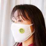 . 【マスク😷にシールを貼るだけ✌アロマの香りでマスクの息苦しさが快適に✨】冬の季節は綿素材のマスクが温かくて呼吸もしやすいですね♪“アロマdeマスク”に入っているマス…のInstagram画像
