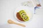 ホームメイドヨーグルトのモニターさせていただきました♡　　牛乳や豆乳に種菌を入れて種菌が全体に行き渡るようにくるくる〜っと混ぜてあとは発酵器を巻き付けるだけ✩　　…のInstagram画像