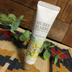 年齢に追い打ちをかけて毎日の消毒で あかぎれや荒れが酷く、今の時期乾燥も重なり 酷い日は夜 寝る前だけ皮膚科のステロイド剤を塗りながら なんとか家事をしています。そんな私にタイムリーな…のInstagram画像