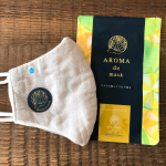 柑橘の香りで1日中爽やか🍊🍋AROMA de mask🦔顔があったかいのはいいけれど毛穴は開くし唇は乾くしでやっぱりテンション下がっちゃうマスク生活😷ペタッと1枚貼るだ…のInstagram画像