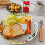 aym_kitchenお昼ごはん。久しぶりに食パン焼いたよー🍞映画のお供には#もち吉 #アーモンド餅 で。午後はゆっくりしよー😺.#PR #もち吉 #アーモンド餅 #もち吉 #おやつはもち…のInstagram画像