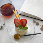 .おやつはプリン♪.生クリームといちごと芋かりんとう、ミントを飾ったらプリンパフェみたいで可愛い。.カリッとおいしい芋かりんとうは @daichino_seika .…のInstagram画像