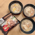 お水がいらない 牛すき焼うどんのご紹介です！つゆ、麺、具が一つになった牛すき焼うどん。ストレートスープ、麺、具材が3層になって凍っているので、そのままお鍋で温めるだけでお召し上がり…のInstagram画像