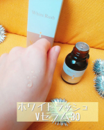 アンドシームさんのホワイトラッシュVセラム30✨くすみやシミが気になる大人肌に、専門的で上品な美白スキンケアを提供するのがこの『ホワイトラッシュ』シリーズ。ハイドロキノンの美容液も有名…のInstagram画像