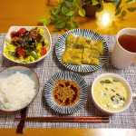 🍚🥢😋おうちごはん①🍚水菜とシラスのチヂミ韓国風サラダ②🍚ぶり大根たまごスープ③🍚炒飯えびワンタンと蟹つみれスープ ④🍚オムレツハンバー…のInstagram画像