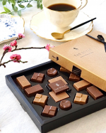 ...メリーチョコレートからバレンタイン限定ブランドのTHE STYLE「プレーン＆ナッツチョコレート」　　　　　　　　　　　のプレゼント  Plane & N…のInstagram画像
