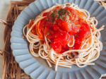 【LOHACO限定のトマト缶】（¥100）で鯖トマトうどんを作りました。南イタリアの太陽をたっぷり浴びて育った完熟トマト100%のトマト缶。パッケージが可愛いくて、キッチンに置いておくだけでも気分…のInstagram画像