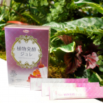 不足しがちな栄養素をバランスよく補ってくれる植物発酵ジュレ♡✴︎ 約40種類の野菜・果物の低分子植物発酵エキス配合✴︎ ミツバチの世界では女王蜂だけが口にできる栄養豊富な成分 濃縮ローヤル…のInstagram画像