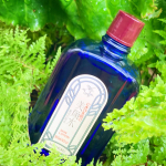 明色化粧品(桃谷順天館グループ)さんの発売から135年超ロングセラーの明色美顔水 薬用化粧水✨知ってる方も多いはずこのシンプルで綺麗な青い瓶の化粧水💕創業のきっかけ…のInstagram画像