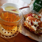 TIGERさんの生葉(ナマハ)ルイボスティーを飲んでみました☺生葉ルイボスティーは、南アフリカの厳しい乾季が終わりを告げ、雨季の始めに芽吹いた新芽のみを、蒸気で蒸して仕上げるそうです💡…のInstagram画像