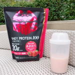 cocoaa1112イチゴの王様  あまおう の果実パウダーを使用したプロテイン🍓さっと溶けるので飲みやすくて、甘さもいい感じ！溶けやすくて美味しいので続けられてます.お正月分はしっかりウ…のInstagram画像