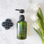 ﻿﻿﻿🌿ハーバルリーフ オーガニックシャンプー﻿ ﻿100%天然由来成分のリピートシャンプー🚿﻿産後の抜け毛、これのおかげで落ち着いたの👏﻿﻿地肌の乾燥も改善して、うれ…のInstagram画像