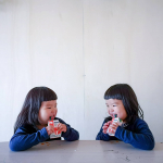 .双子のお姉ちゃん「今日のおやつはジュース♪ジュース♪」双子の妹「りんご！にんじん！トマト！かぼちゃ！レモン！」パックに買いてある絵を嬉しそうに教えてくれるお姉ちゃ…のInstagram画像