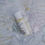 美容オイル ラ．メラ3ｍＬサンプルを使ってみました。こちらの商品は、液状ラノリンと３種の天然オイルを配合した美容オイルです。保湿作用・シワ防止・美肌効果・ターンオーバーを整える・エイジ…のInstagram画像