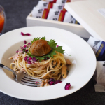 今日のランチ〜🍝梅しそとツナのパスタ🍝アクセントに柴漬け😋若山食品ノーキョー工業の紀州南高梅　二梅を使って和風のパスタをつくりました。1番人気のはちみつ梅干しの甘口と旨味を感じる優…のInstagram画像