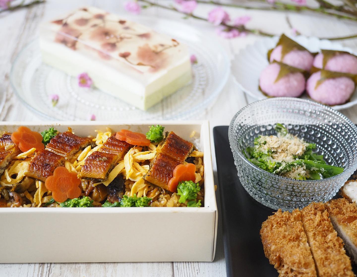 口コミ投稿：ひな祭りメニュー🎎メインは鰻ごはん💕炊き込んでます。トンカツ菜の花のおひたし桜餅…