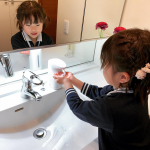 保育園から帰ったら真っ先に﻿手洗いが習慣の次女🙌﻿﻿今日は特に張り切って﻿洗面所に走って行きました❗️﻿﻿何でって⁉︎﻿﻿LOHACO先行販売の﻿@lohaco.j…のInstagram画像