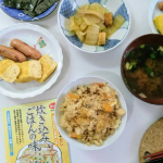 我が家の食卓によく登場する炊き込みご飯🍚そのとき冷蔵庫にあるいろんな食材を入れて作るんだけど、意外と味付けがうまくいかないのが悩み。出汁や調味料しっかり入れて、色も濃いのになんだか味が…のInstagram画像