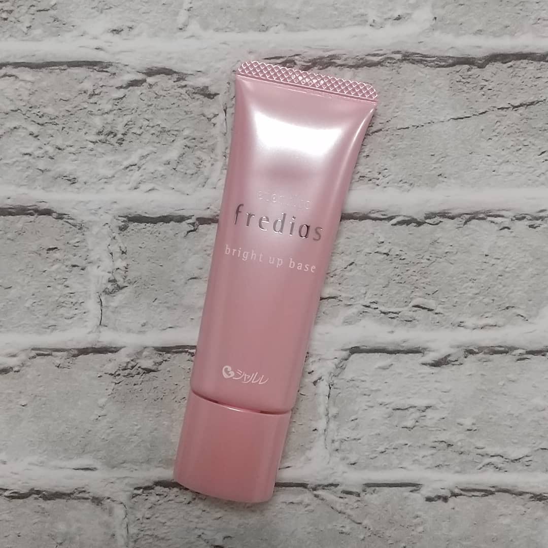 口コミ投稿：.エタリテ フレディアス ブライトアップベース...ピンクのパッケージが可愛い化粧下…