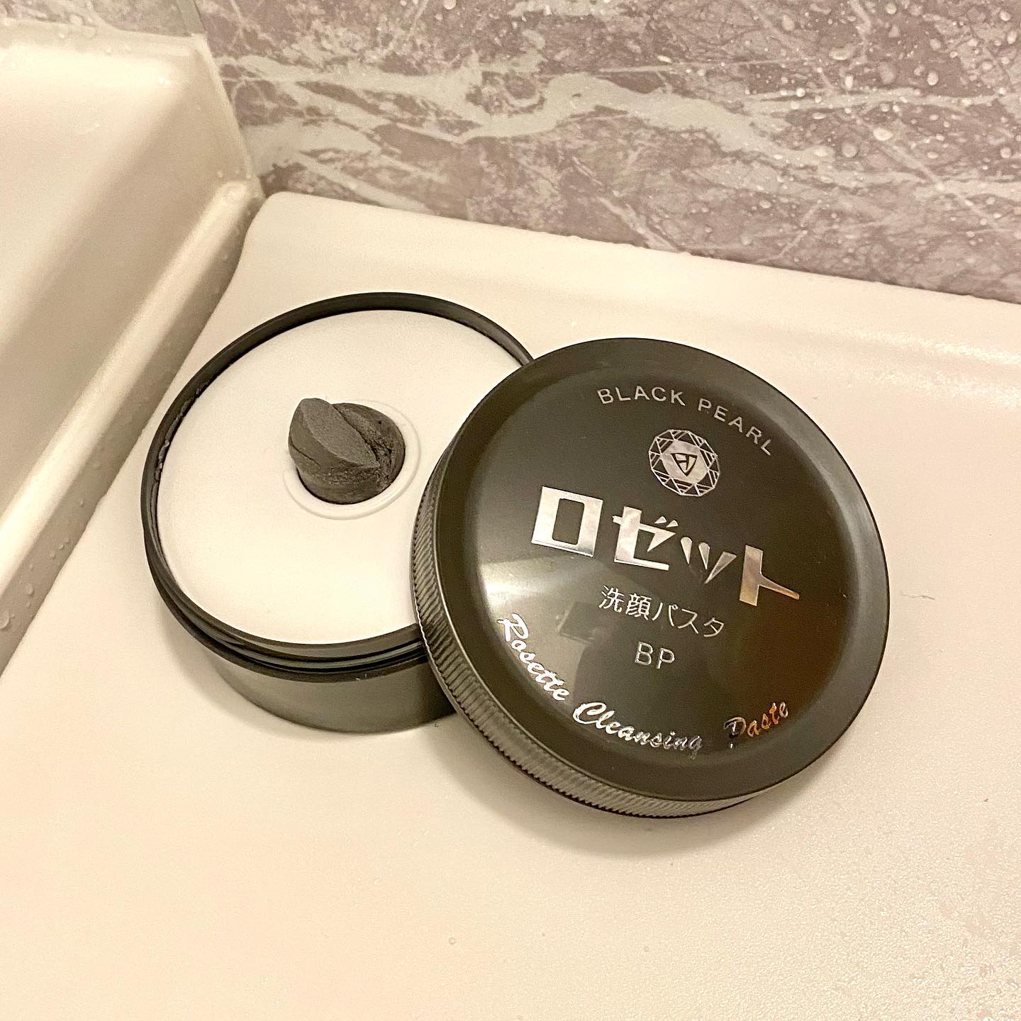 口コミ投稿：♢ ロゼット洗顔パスタ　ブラックパール ♢出し方が特殊で気になっていた、ロゼット洗…