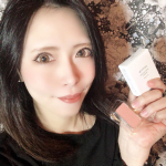国産オーガニックコスメ アムリターラ 【ハイビスカスチーク】をお試しさせていただきました！オーガニックコスメと言うと、発色なのかいまいち良くないのかなと言う先入観がありましたがこちらのチー…のInstagram画像