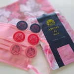 ・桜の季節が楽しみだけれど🌸今年もお花見は自粛かなぁ…ハリネズミが可愛い🦔💕マスクに貼るアロマシール#桜ブレンド で気分だけでも穏やかにお香のような和の香りは癒される( ⁎ᵕᴗᵕ⁎ …のInstagram画像