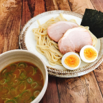 キンレイさんの豚骨魚貝つけ麺、初めて頂いたのですがお店の味ってくらいめちゃくちゃ美味しい！多分お店でこれ出されても分からないかも🤣麺もレンチンで作れるのでお鍋要らず！もちもちのコシて…のInstagram画像