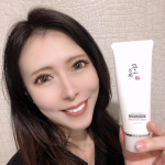 五ヶ山豆腐化粧品【生おからパック】を使ってみました！洗顔後のお肌にのばしていくのですが、クリームがかなり濃厚なので自然に厚塗りになるのがとても気持ちが良かったし使いやすいですね。目と口をさけて…のInstagram画像