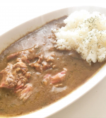 #五島の鯛で出汁をとったプレミアムな高級カレー #ごと #五島 #monipla #nagasakigoto_fan一箱1000円のレトルトカレー🤤いつも食べてるのと、全然違う、お肉の柔ら…のInstagram画像
