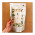 かけるだけで13種類の野菜が取れる『かけべじ』試してみたよ🥦🥬🫑🧅🥕お昼ご飯はサラダに、夜ご飯はふりかけとしてご飯にかけてみたんだけど、こんなに何にでも使えるふりかけってスゴイよねー‼️香ばしくっ…のInstagram画像