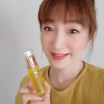 【イボができやすい私のオイルケア】2ヶ月前にもレーザーで顔と首のイボを取ってもらったところ。その数なんと74個！！驚異のイボー！！しかも原因は加齢。つまり乾燥と紫外…のInstagram画像