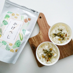 ・・・『かけべじ』・・・毎日の食事にかけるだけ、まぜるだけの簡単野菜♥️ ・ご飯やお豆腐にかけたり、卵焼きやサラダにまぜるだけで手軽に野菜を摂れる《かけべじ》か…のInstagram画像