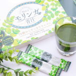 煌めきモリンガ青汁飲んでみました🌼「奇跡の木」と言われる沖縄産の手摘みモリンガ葉を主原料にしてクロレラ・3種類の乳酸菌・ビフィズス菌・4種類のオリゴ糖さらに水溶性食物繊維を配合した青汁🍀1包あ…のInstagram画像