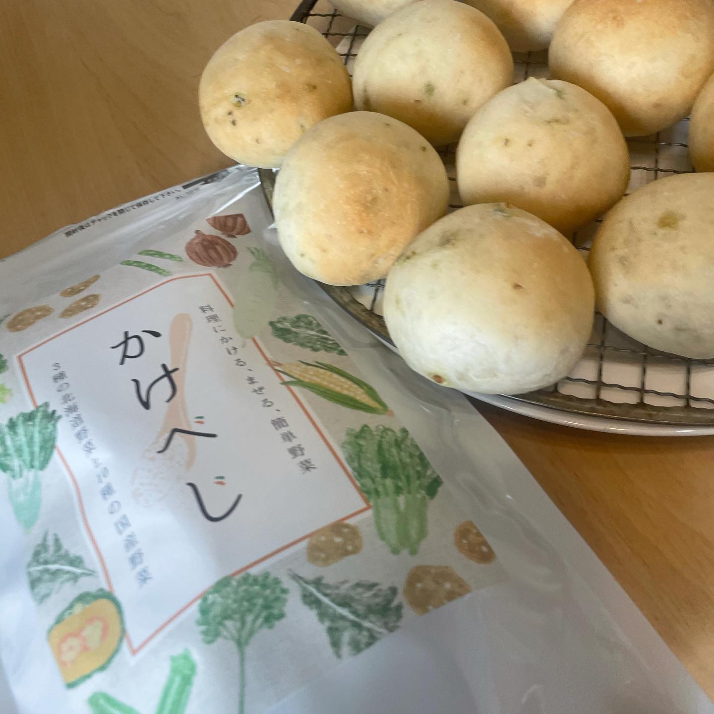 口コミ投稿：🥖いつもの白パンにかけべしを練り込んで✨3種の北海道野菜と10種の国産野菜がフレーク…