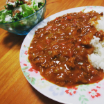 いつものカレーを子供と作ったらいつもより美味しくできました☺トマトたっぷりなカレー😋#母の日 #野菜をMOTTO #野菜をもっと #スープ #レンジ #カップスープ #モンマルシェ #…のInstagram画像