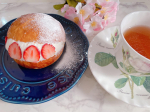 ❁⃘*.ﾟ最近流行りの【マリトッツオ】作ってみたよ☝️😉･食べたことはないんだけどね(笑)こんな感じかなぁ～て🤗･パンはロールパン生地だよ🥖コロンっと可愛く焼けた( *…のInstagram画像