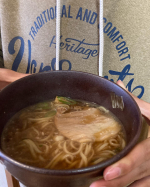 なべやき屋キンレイ♡お水がいらない尾道ラーメン。スープ、麺、具が一つになった尾道ラーメン。お鍋に入れて温めるだけ。スープ瀬戸内産いりこと鶏ガラを炊き出したスープに背脂のコクと旨味が溶け…のInstagram画像
