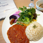 マクロビカフェ動物性タンパク質を使っていないと言われないと分からない。これからは代替ミートって増えるのかなー。・#母の日 #野菜をMOTTO #野菜をもっと #スープ #レンジ #カッ…のInstagram画像
